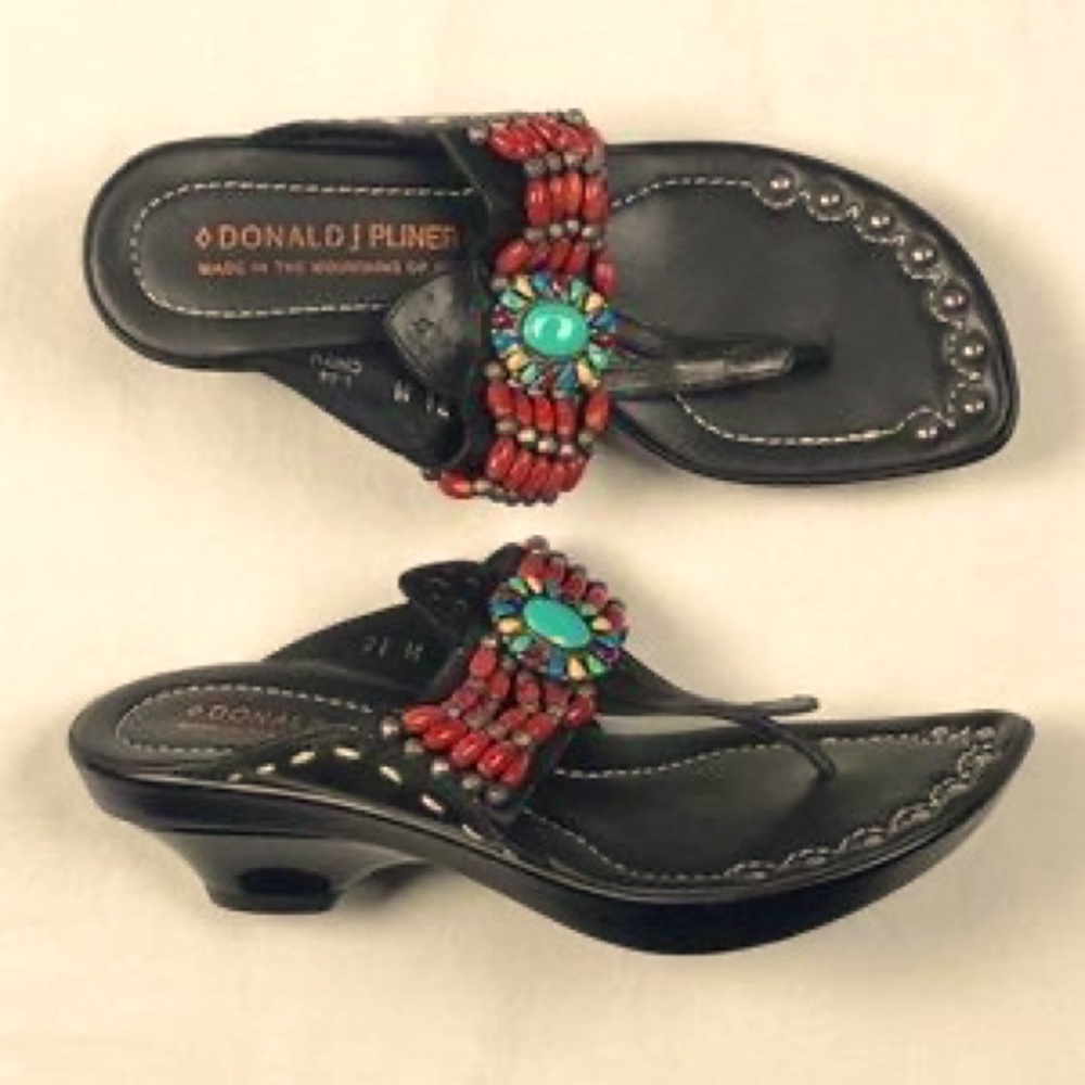Donald J Pliner Chiyu Beaded Leather Thong Sandals 7.5